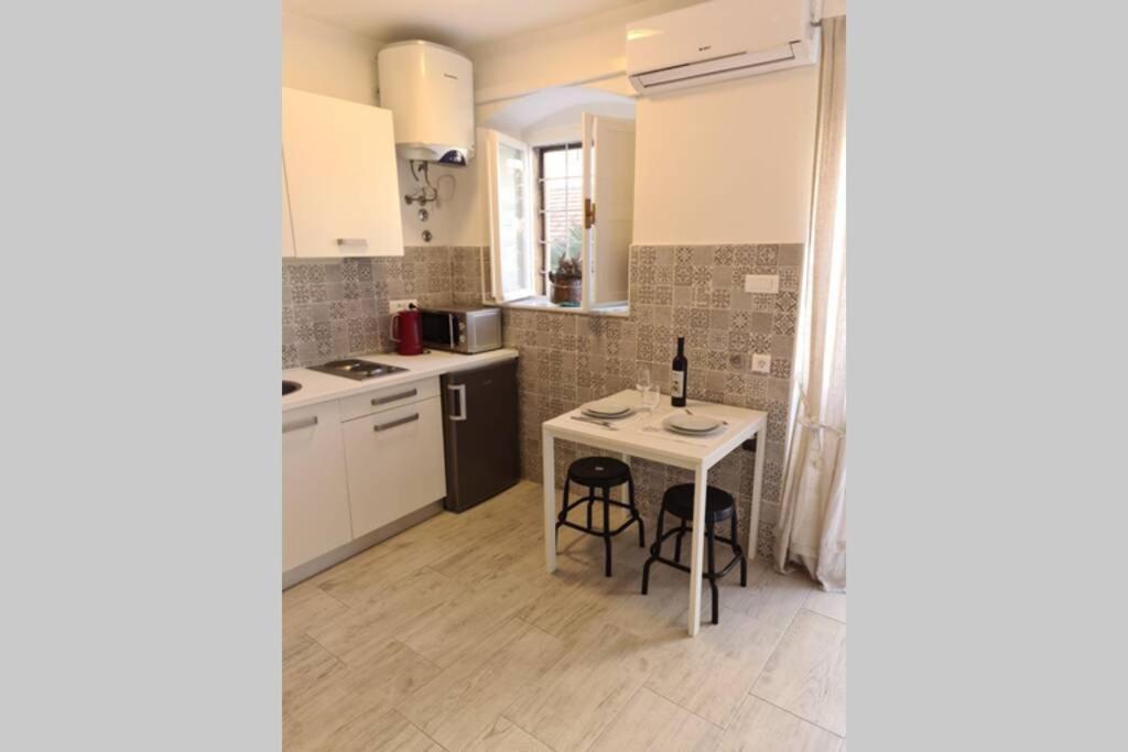 Studio Apartment Marella Vis Exterior photo
